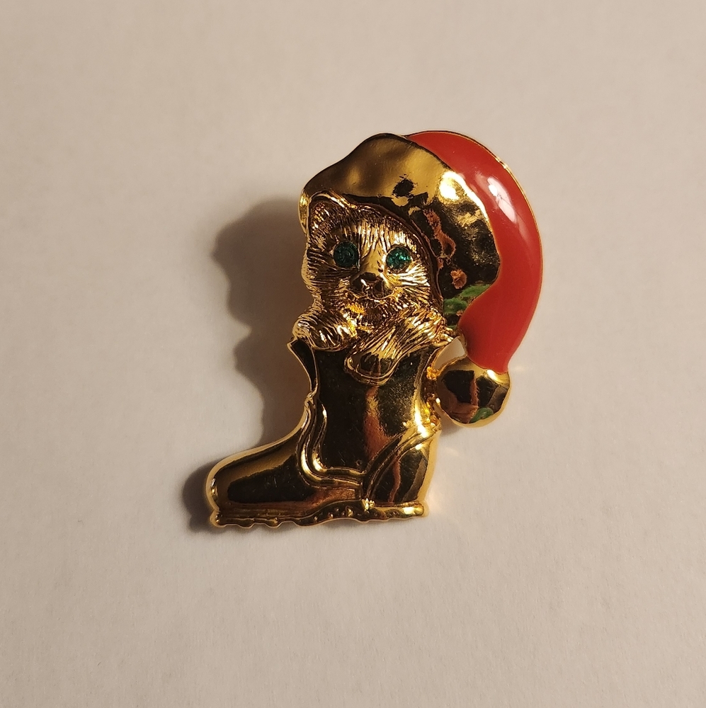 Vintage Avon Cat Christmas Brooch Pin